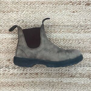 Blundstone Brown Chelsea Boots in a US Women’s Size 8 and an AUS size 5 1/2